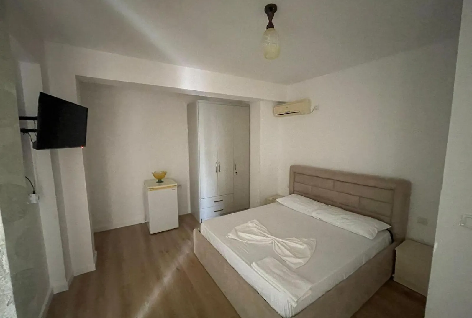 Beach Side Rooms Saranda 0*,  Arnavutluk